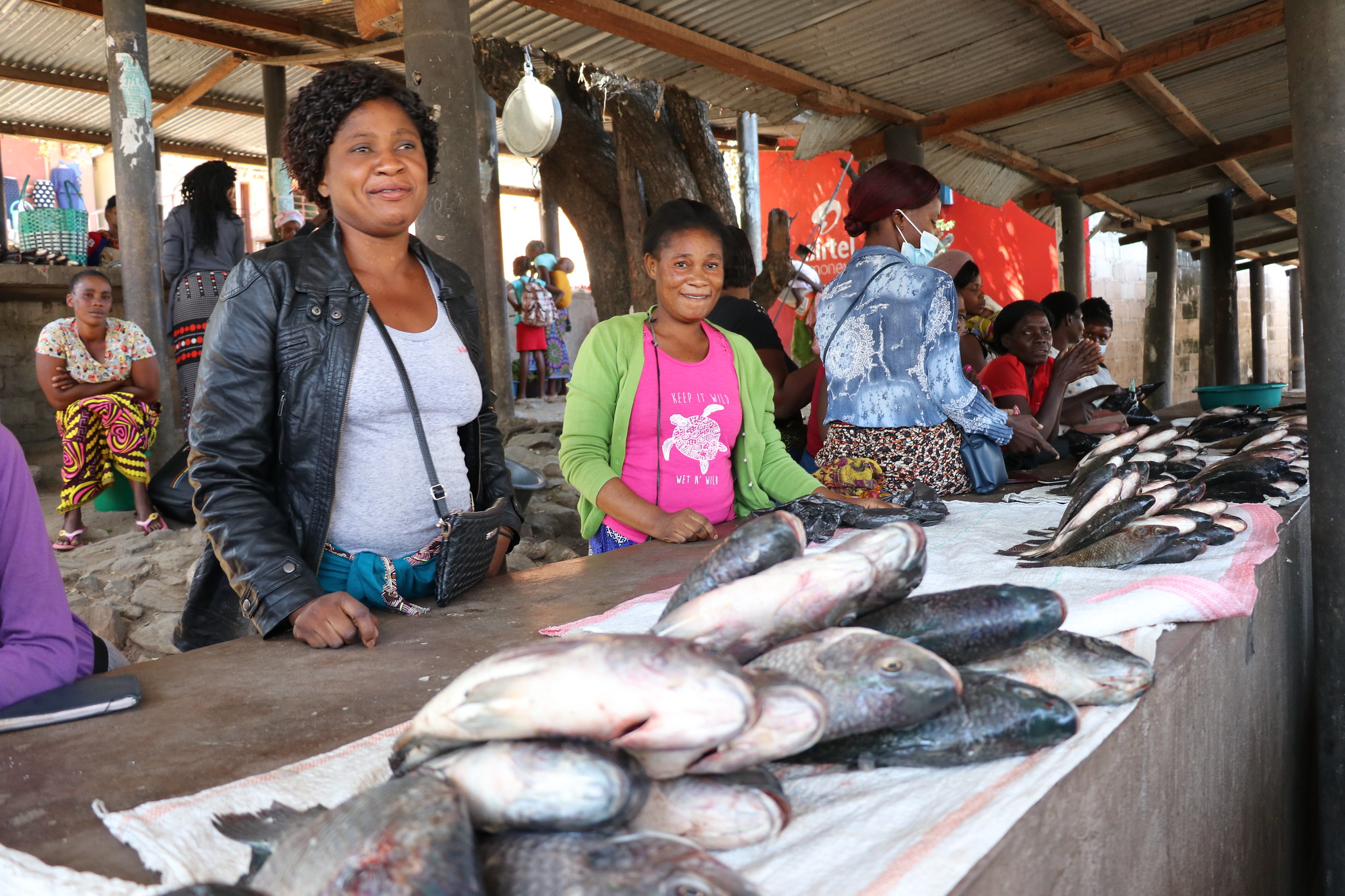 Women fish traders in siavonga. Photo by Agness Chileya, WorldFish.
