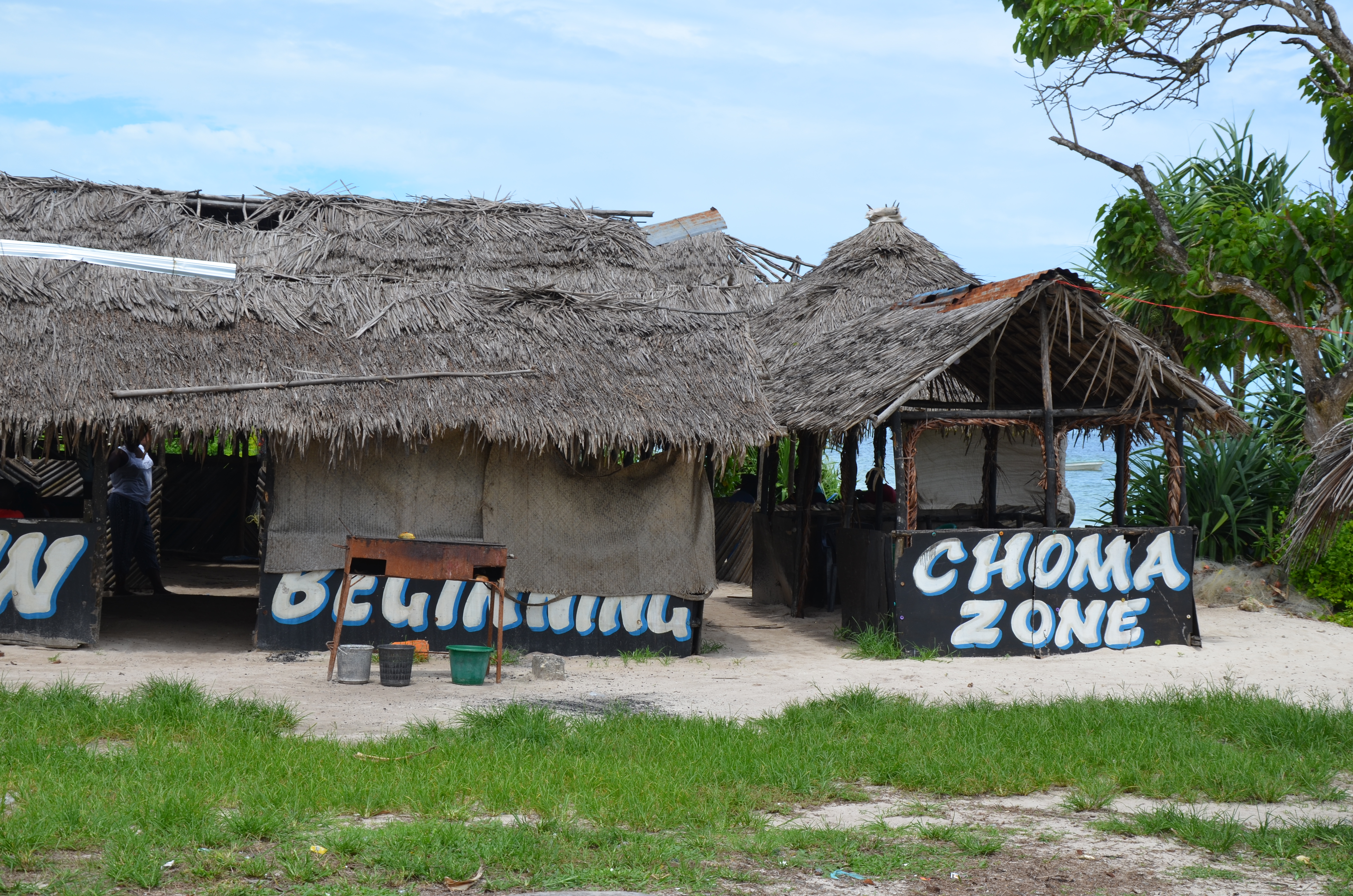  Despite its proximity with Mombasa, a growing coastal city, with new trade ambitions across the Indian Ocean region, artisanal fishers in Kanamai have very informal/low-tech fish landing facilities.