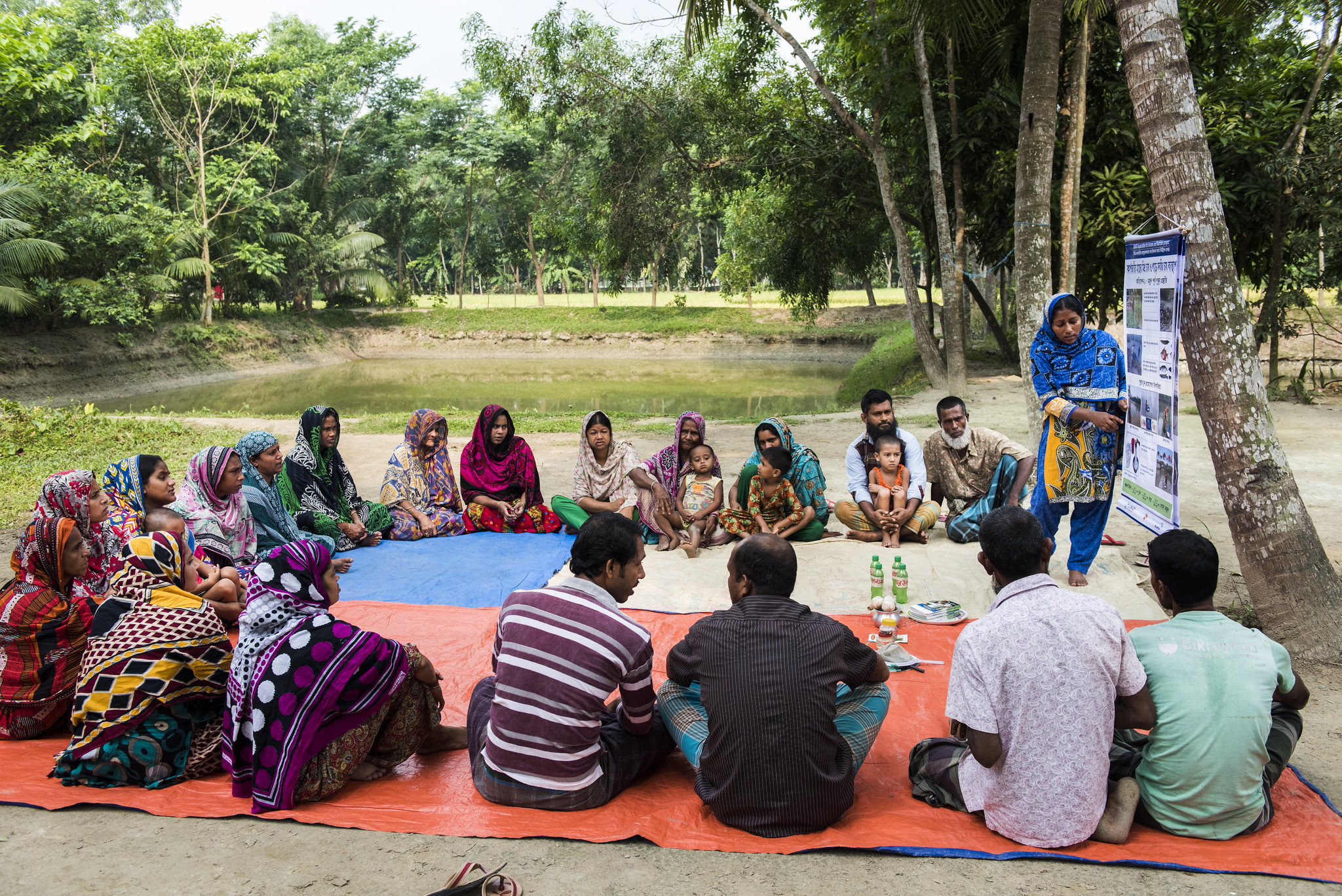 A new research publication posits the private sector can be incentivized to foster food system transitions. Here, a private sector facilitator (PSF) delivers training to local fish farmers in Barisal, Bangladesh. Photo supplied by Foto Agencies.