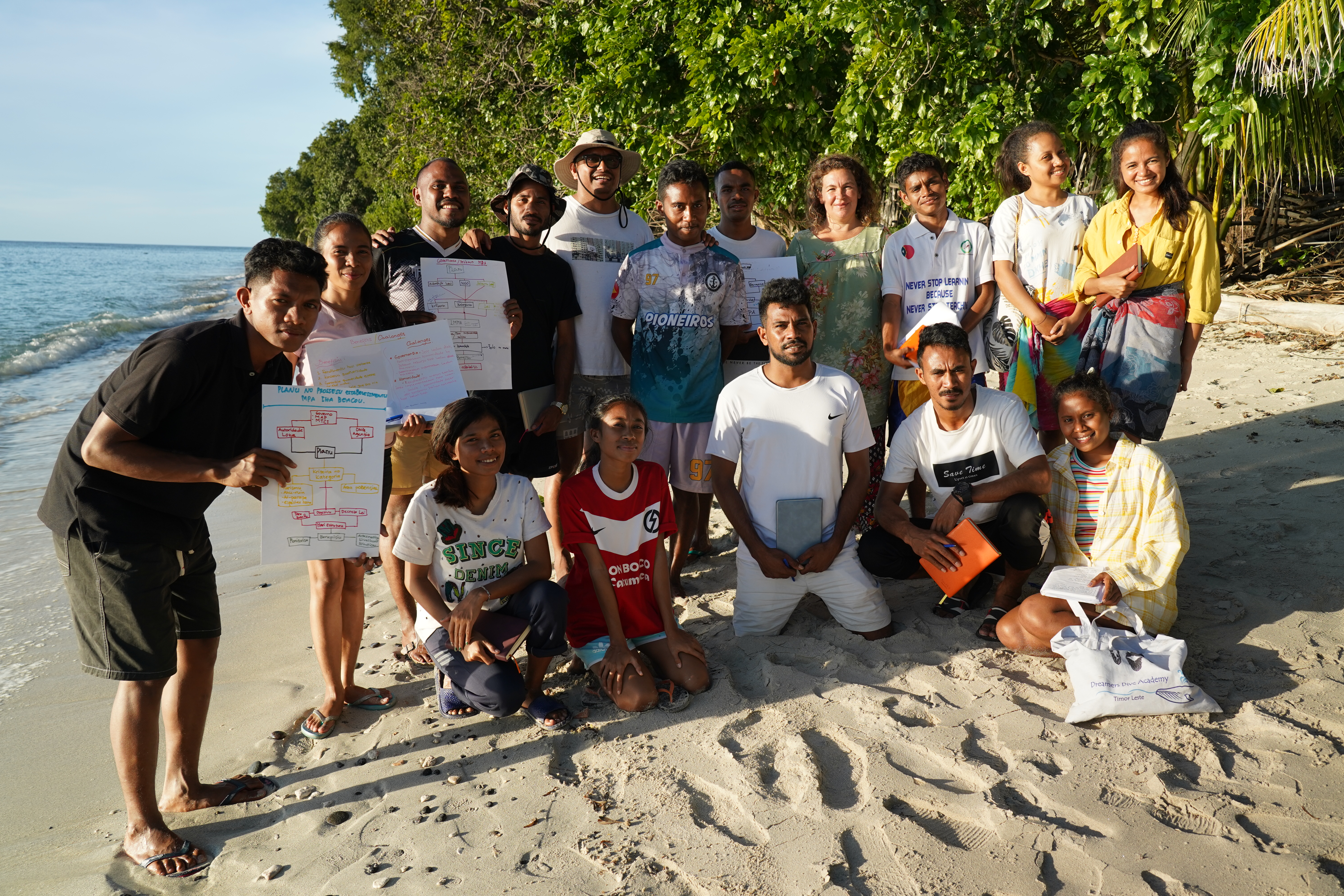 The marine science students participated in five days of fieldwork training led by WorldFish in Atekru, Atauro Island. Photo by Thomas Guery.