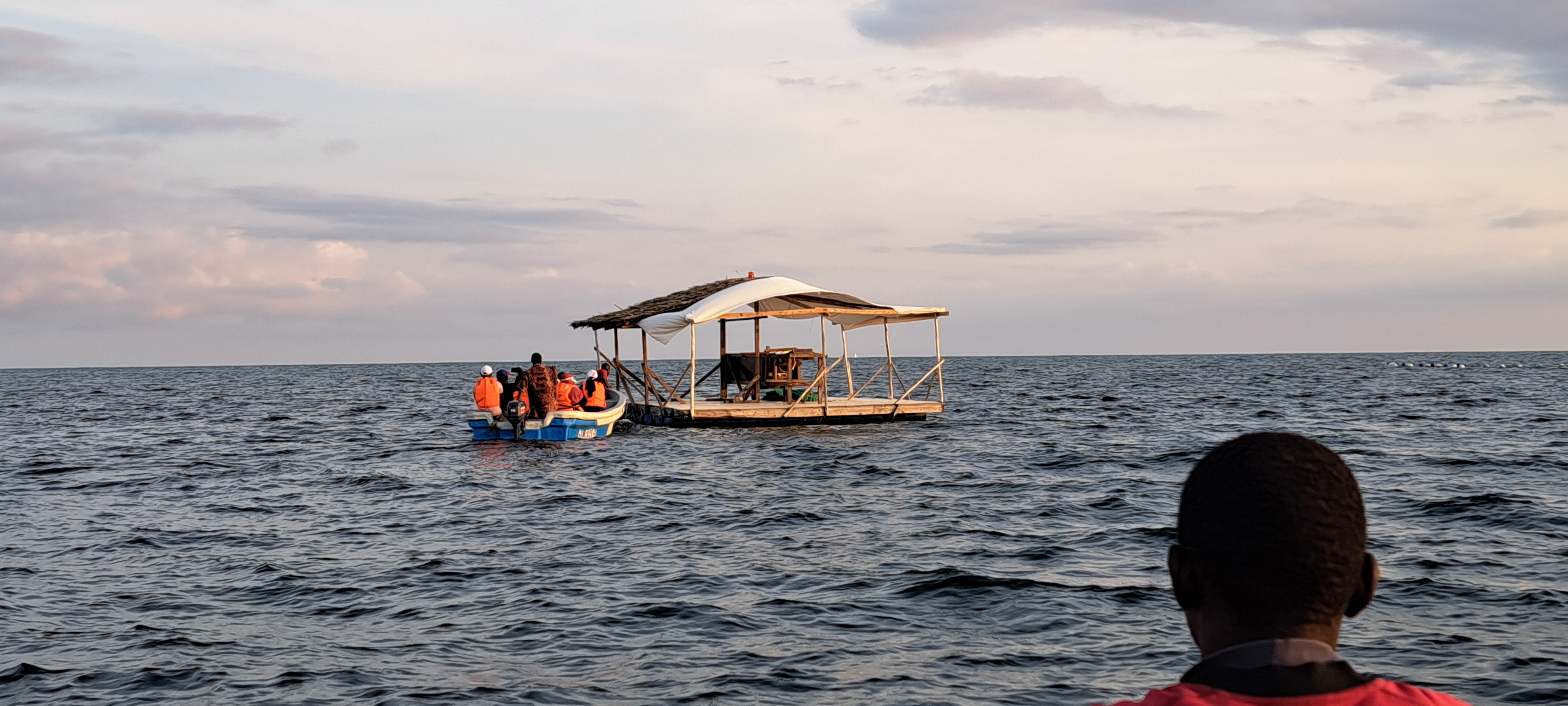 Boat arriving at the offshore Swahili Coast oyster farm located in Gazi Bay.