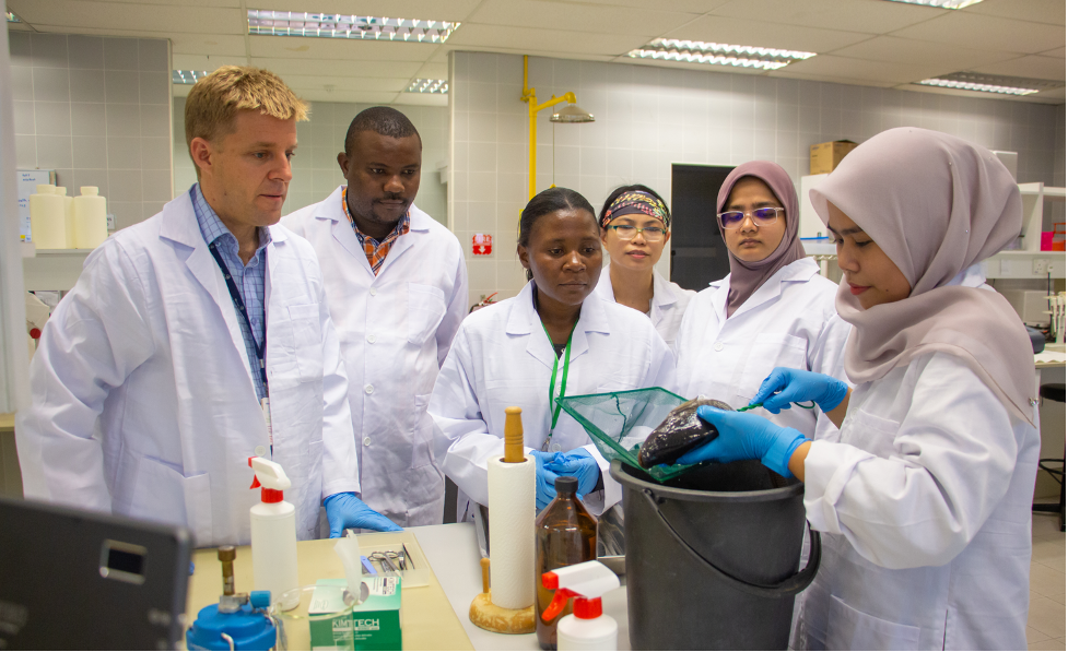 Hands-on training on fish sampling and necropsy for bacterial isolation. Photo: Sam Shng Shng/WorldFish