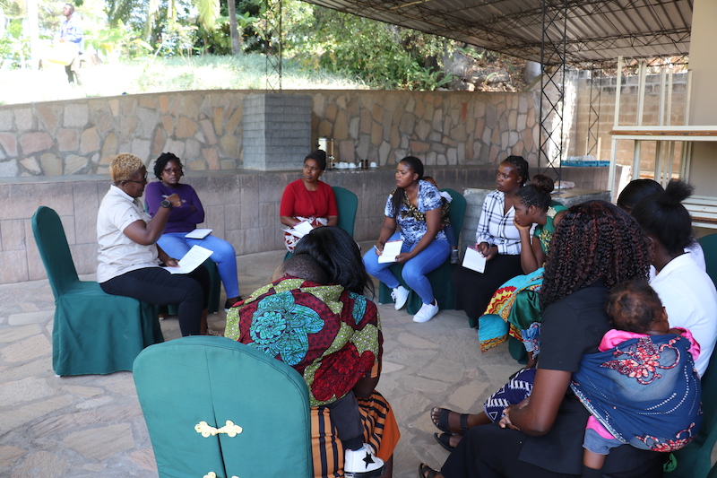 Mothers sharing their challenges in preparing the recipes regularly. Photo: Agness Chileya. 