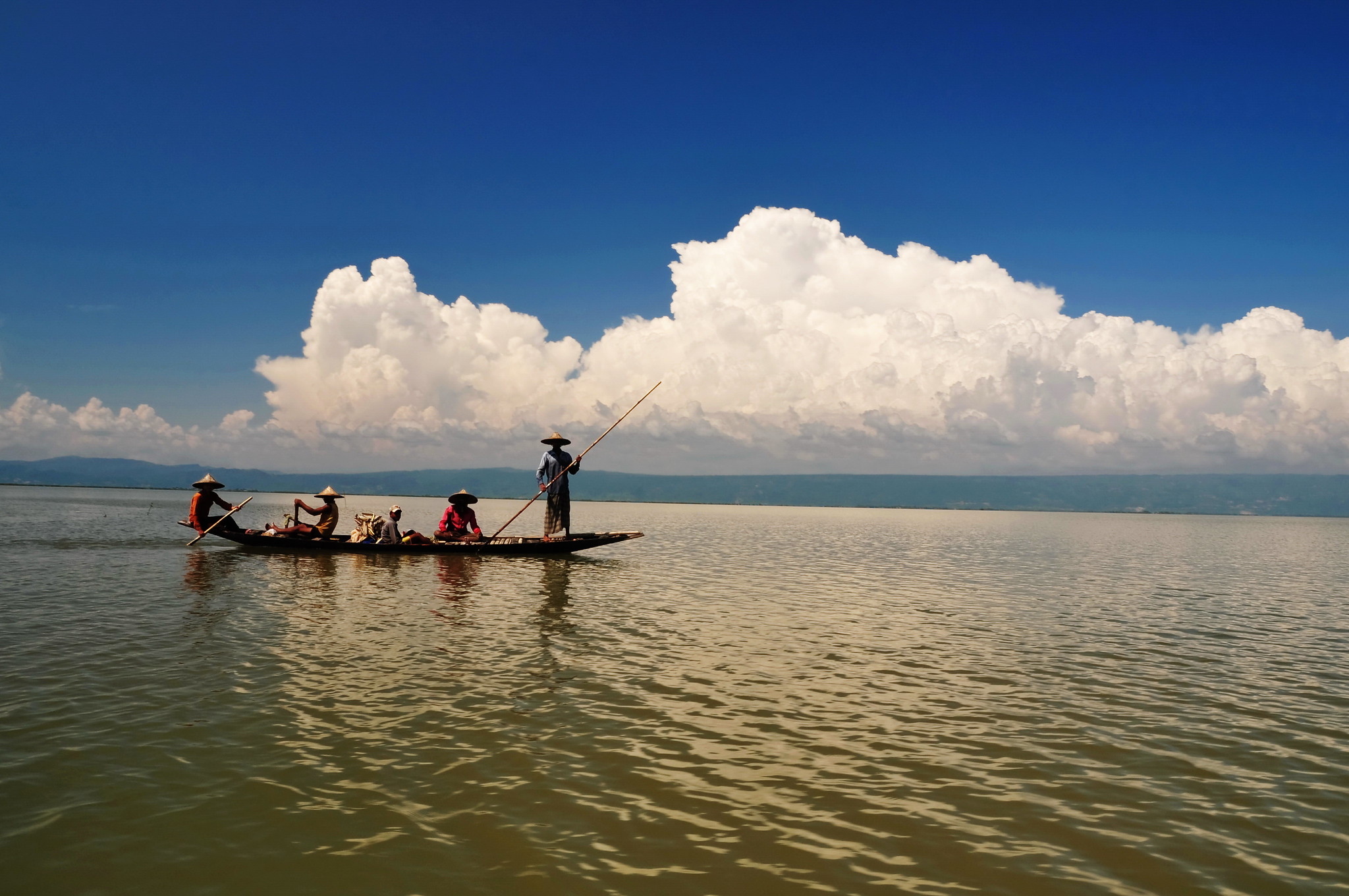 Transitioning to aquatic food-based diets offers a huge opportunity for putting our food systems on a low emissions pathway. Photo by Balaram Mahalder.