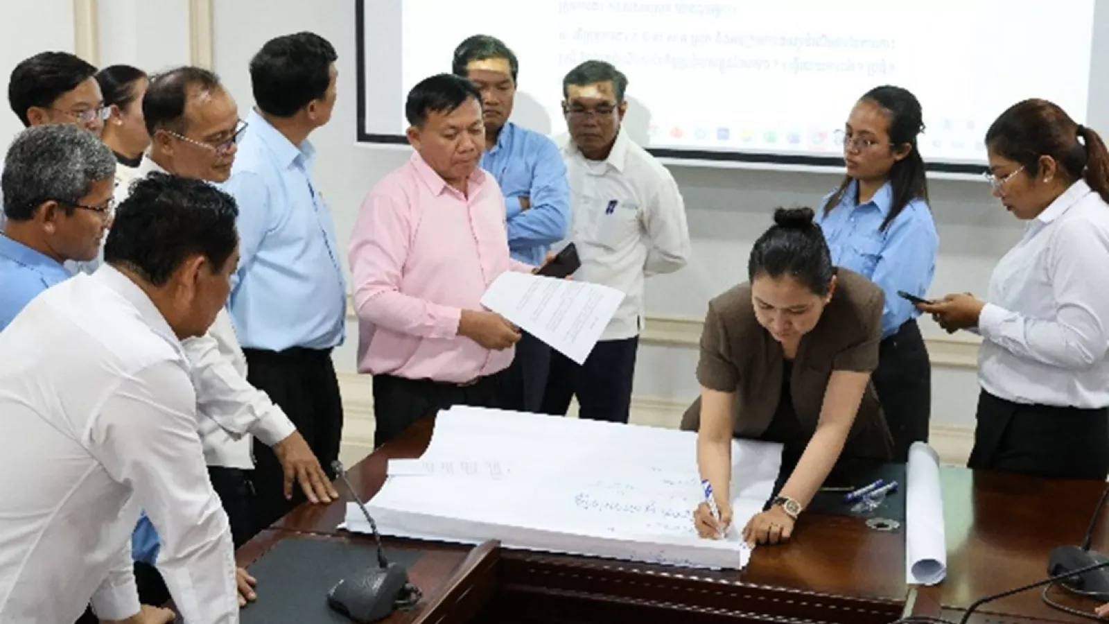 Participants at the December 2025 Inter-Provincial Workshop in Prey Veng reflect on lessons from district-led food systems governance and discuss scaling the model nationwide.