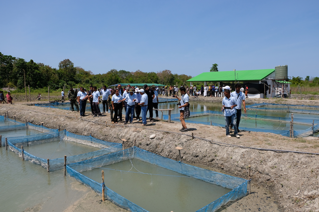 Guests touring the Colocau GIFT hatchery ponds