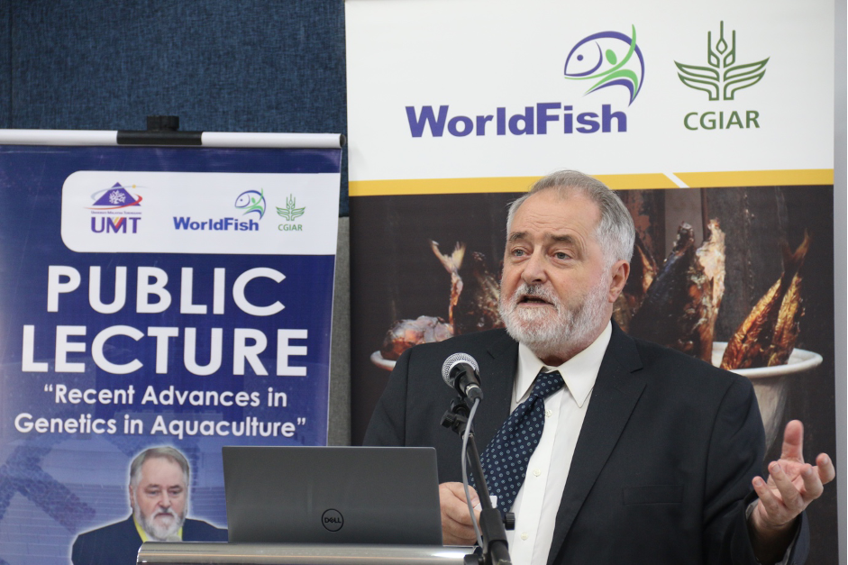 WorldFish’s John Benzie delivered a public lecture on the recent advances in genetics in aquaculture to the staff and students of Universiti Malaysia Terengganu following the signing of the Memorandum of Understanding between both organizations. Photo by Sean Lee Kuan Shern
