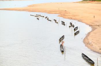 Traditional fishing boat in Mahanadi river Odisha. Photo by Sourabh Dubey.