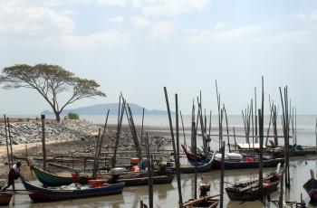 Fisheries landing site, Malaysia. Photo by Fred Weirowsky