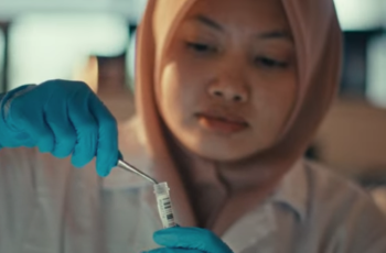 WorldFish Scientist working in GIFT research
