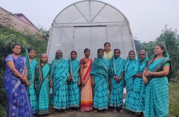 Neetha Shenoy (in light green) posing with the Women Self-Help Group of Jagatsingpur district, Odisha involved in hygienic dried fish production using a solar dryer. Photo by Sourabh Kumar Dubey. 