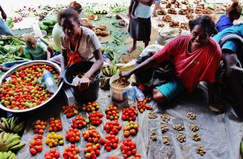 Market in Solomon Islands. Photo by Catherine Jones, WorldFish.
