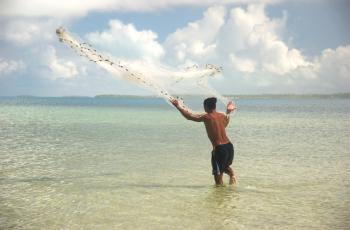 Kiribati artisanal fisher, Republic of Kiribati. Photo by Quentin Hanich, WorldFish.