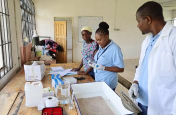 Students and researchers at the NARDC lab in Kitwe, Zambia. Photo by Doina Huso.