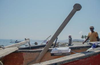 Joctan Lopes teaching young graduates how to install the Pelagic Data Systems (PDS) trackers onto small-scale fisher boats in Timor-Leste. Photo by Joctan Lopes.