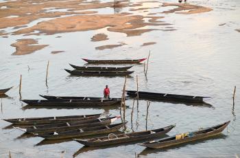 Traditional fishing boat in Mahanadi river of Odisha. Photo by Sourabh Dubey.