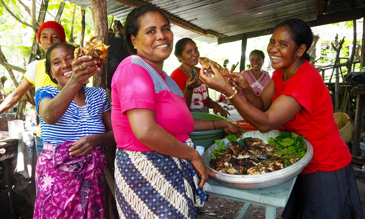 Fisher Margarida da Costa prepares her fish to be sold in the nation’s capital, Dili. Photo by Kate Bevitt.