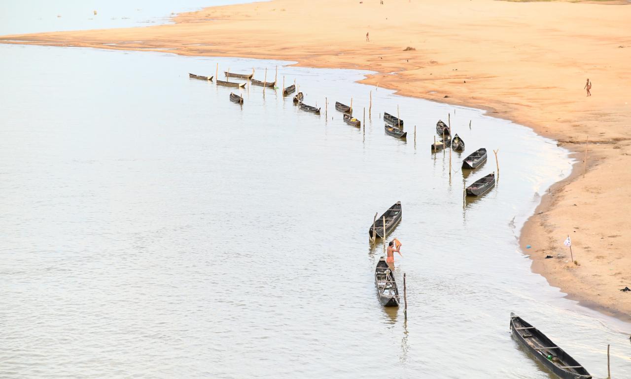 Traditional fishing boat in Mahanadi river Odisha. Photo by Sourabh Dubey.