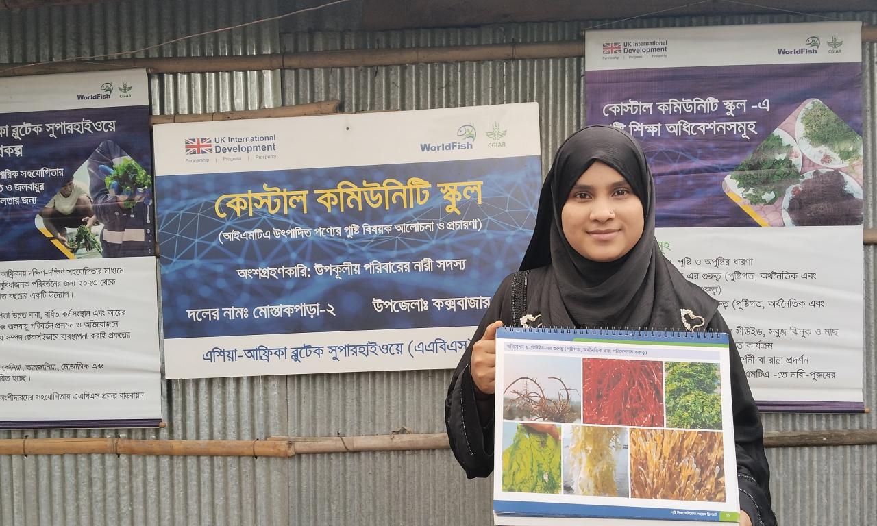 Tasmia Sultana Toshika, a Community Volunteer with flipchart in front of coastal community school. Photo: lias Ebne Kabir/WorldFish. 