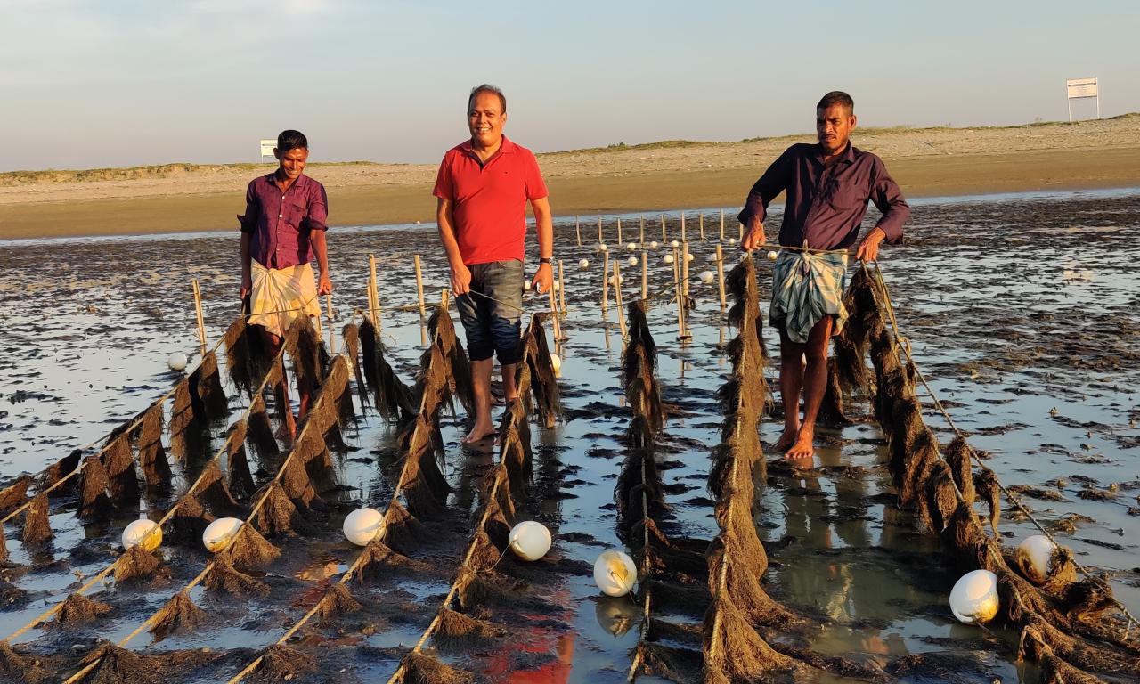 Md Nahiduzzaman discusses his efforts to boost vulnerable fishing community’s resilience to climate change. Photo by Md Nahiduzzaman