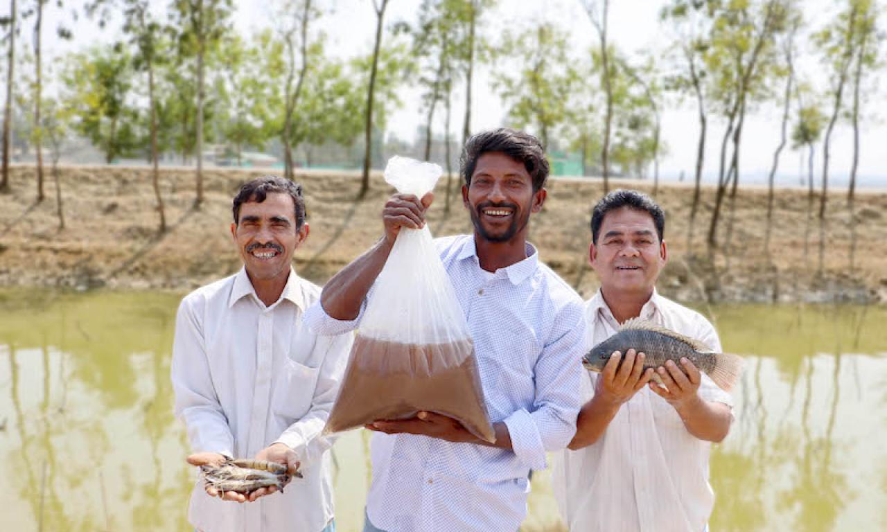 Trained farmers from the EU-funded Artemia4Bangladesh project showcasing Artemia, tilapia and shrimp produced using climate-smart aquaculture technologies. Photo: Shahriar/WorldFish